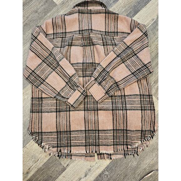 White birch flannel fuzzy button down shacket pink black plaid 1x plus - Picture 5 of 7